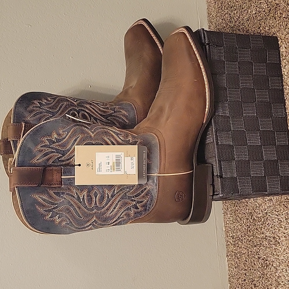 Ariat Men's Western Boots in Brown and Blue